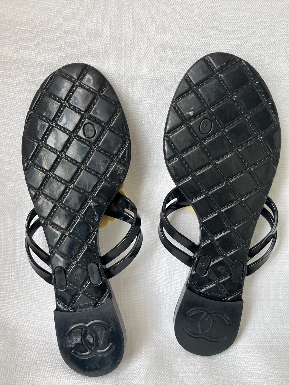 CHANEL Black Jelly Sandals with Cream Camellia Accent - Picture 3 of 7